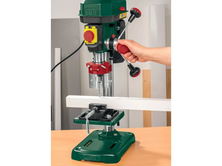 Trapano a colonna PARKSIDE® PTBM400 in uso